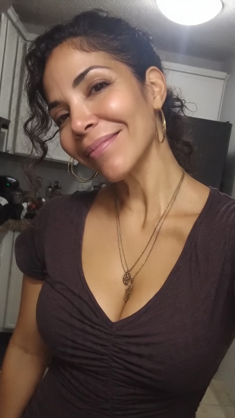 Olivia, 41